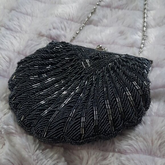 Vintage 50's Black Beaded Scalloped Clamshell Retro Chain Strap Evening Bag - Picture 9 of 12